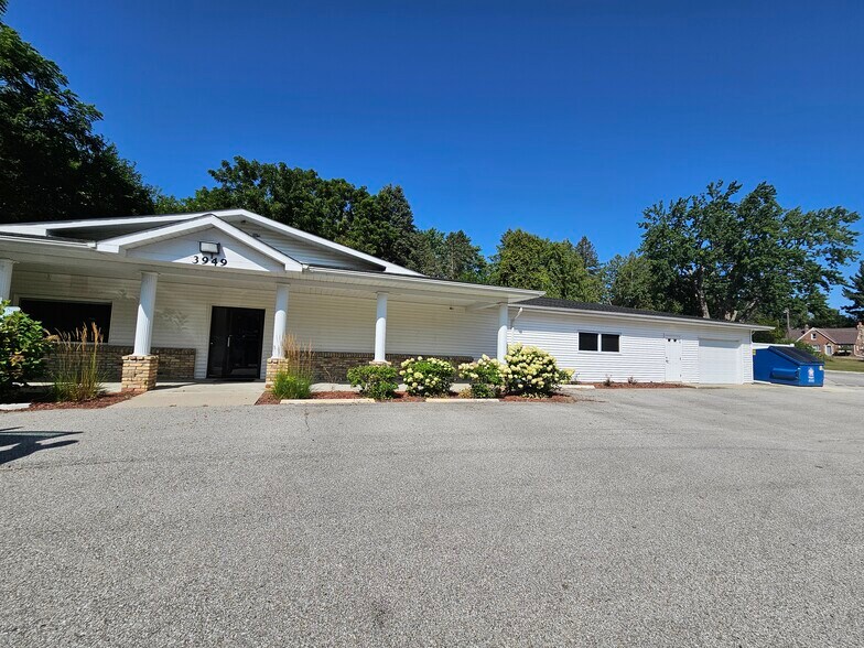 More Photos Of 3949 N River Rd, Freeland Office For Sale
