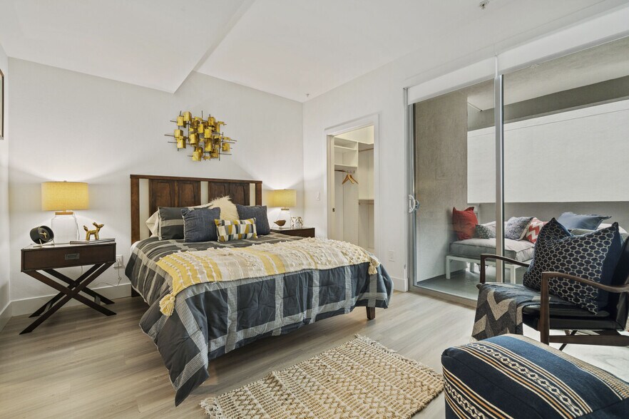 More Photos Of 11049 Magnolia Blvd, North Hollywood Apartments For Lease