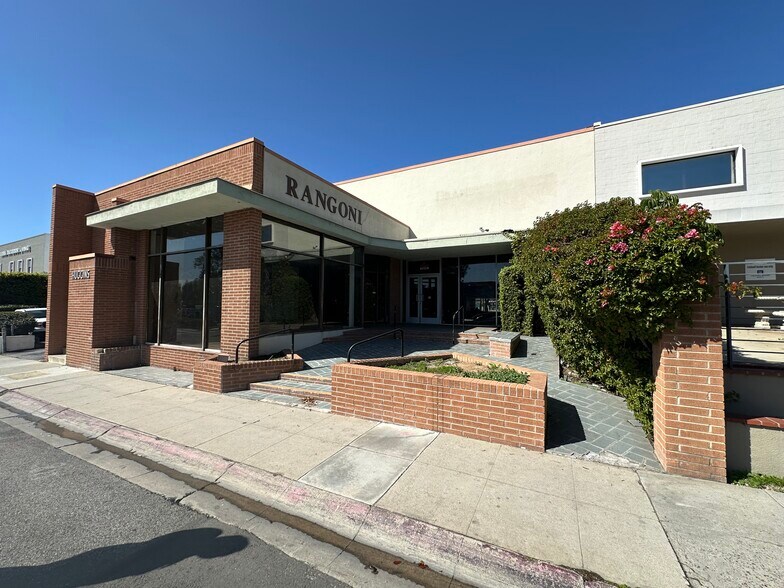 More Photos Of 396-400 S Lake Ave, Pasadena Storefront For Lease