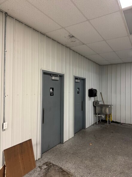 More Photos Of 2190 Montmorenci Rd, Ridgway Warehouse For Lease