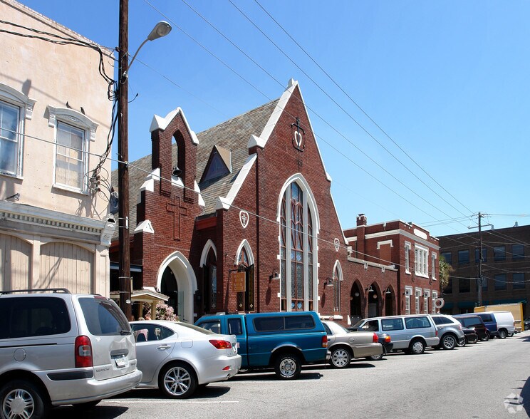 More Photos Of 32 N Market St, Charleston Storefront For Lease