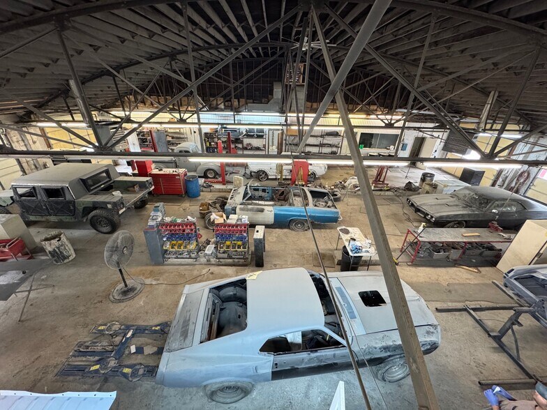More Photos Of 4500-4508 E 27th St, Kansas City Service For Lease