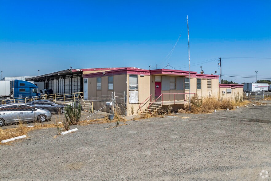 More Photos Of 900 F St, West Sacramento Truck Terminal For Sale