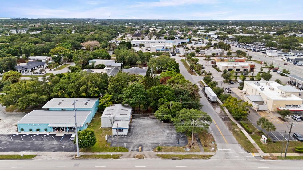 More Photos Of 725 12th St, Vero Beach Auto Repair For Sale