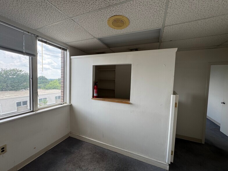 More Photos Of 6400 Seven Corners Pl, Falls Church Office For Sale