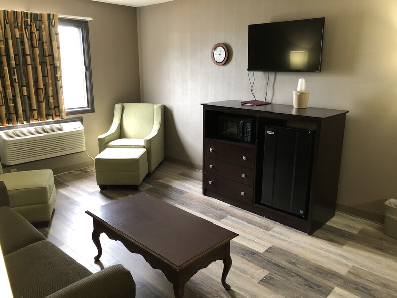 More Photos Of 2600 SE 16th St, Ames Hotel For Sale