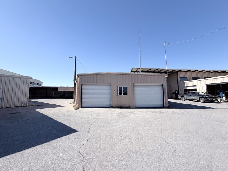 More Photos Of 9600 N I-35, San Antonio Industrial For Lease