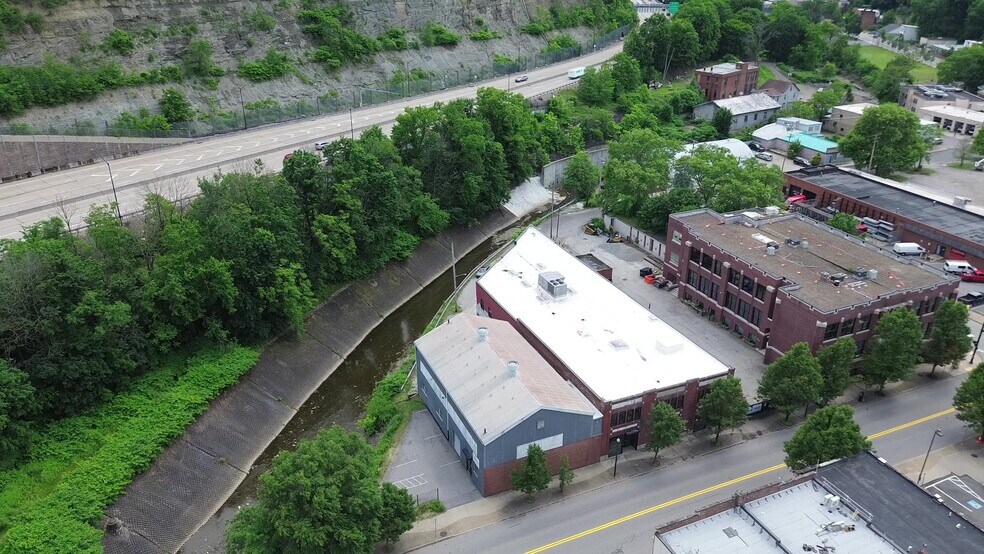 Primary Photo Of 317-325 S Main St, Pittsburgh Light Manufacturing For Sale
