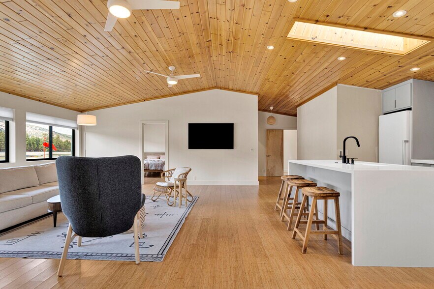 More Photos Of 614 W Fairway Blvd, Big Bear City Warehouse For Sale