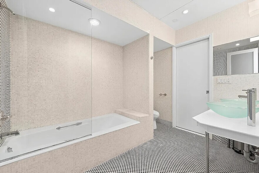 More Photos Of 53 Murray St, New York Apartments For Sale