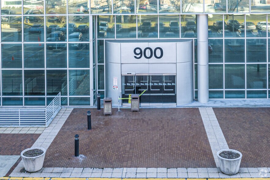 More Photos Of 900 Stewart Ave, Garden City Office For Lease