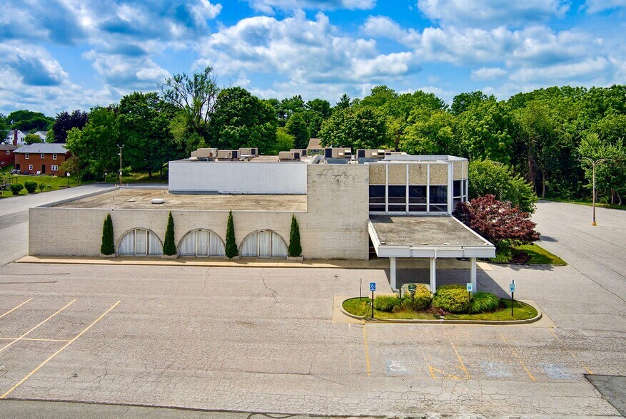 More Photos Of 505 Jermor Ln, Westminster Restaurant For Lease