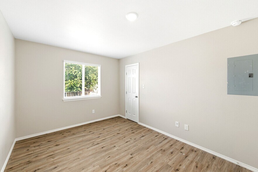 More Photos Of 6709 Wentworth Dr, Austin Apartments For Sale