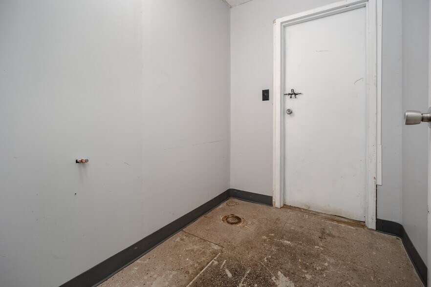 More Photos Of 6845 S Western Ave, Oklahoma City Distribution For Lease