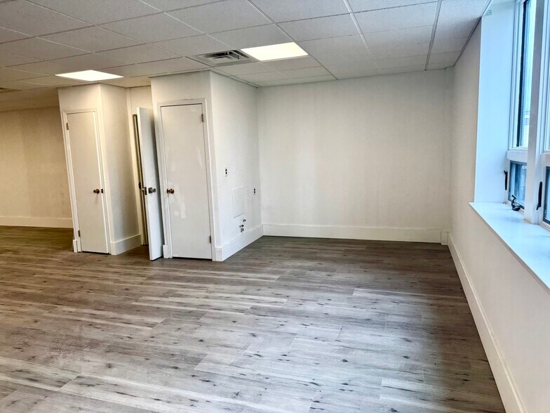 More Photos Of 187 Veterans Blvd, Massapequa Office For Lease