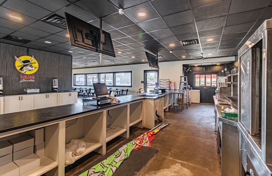 More Photos Of 2057 E Madison Ave, Bastrop Freestanding For Sale