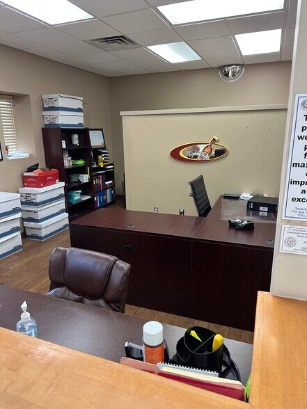 More Photos Of 8316 Lone Tree Rd, Victoria Industrial For Lease