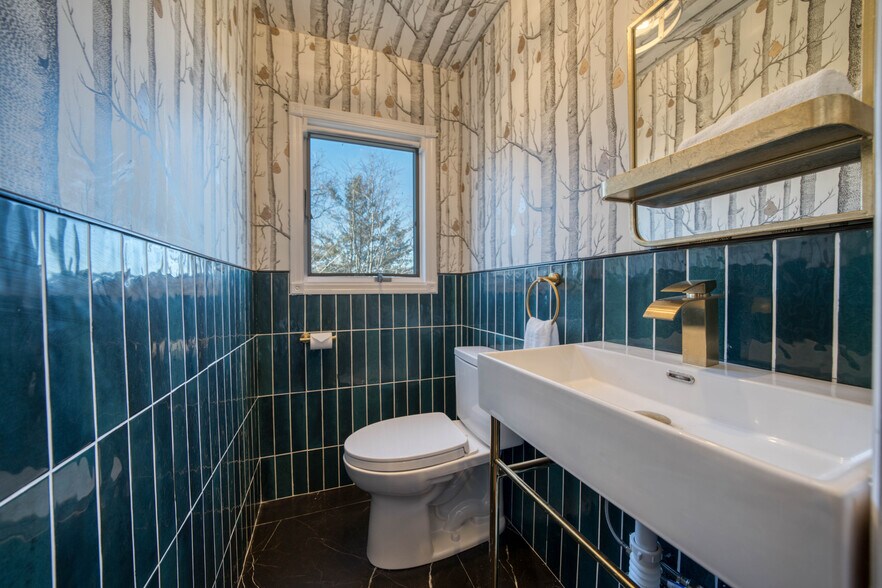 More Photos Of 218 NY-296, Windham Hotel For Sale