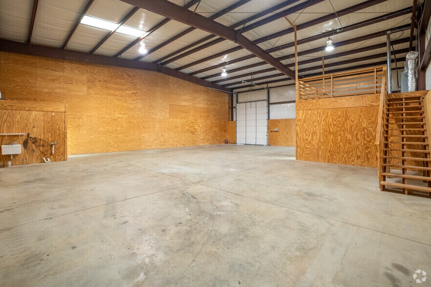 More Photos Of 48 County Road 265, Alabaster Unknown For Lease