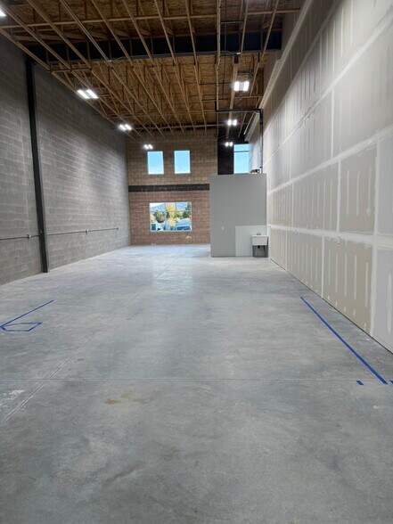 More Photos Of 2764-2808 W 14000 S, Bluffdale Showroom For Lease