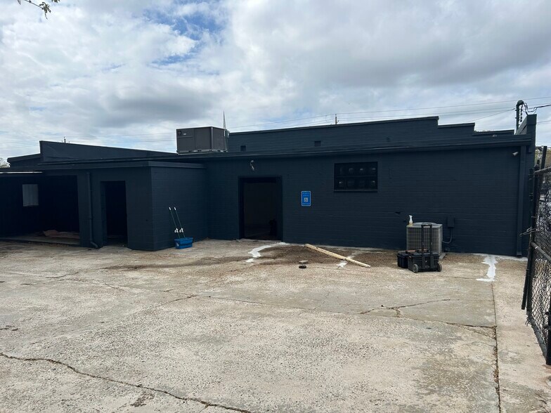 Primary Photo Of 904 Maple St, Carrollton Freestanding For Lease