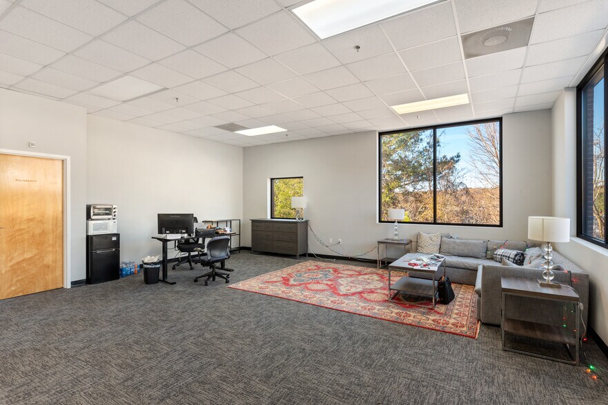 More Photos Of 129 Oakpark Dr, Mooresville Light Manufacturing For Lease