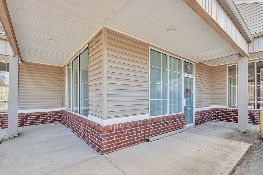 More Photos Of 202-212 Hudson Trce, Augusta Medical For Lease