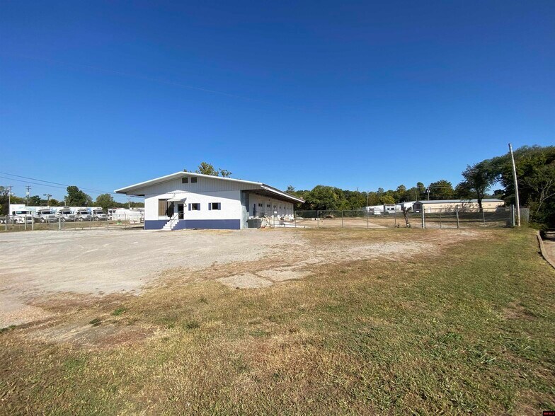 More Photos Of 209 E Wade Ave, Mountain Home Distribution For Sale