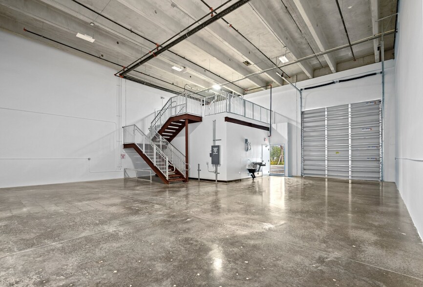 More Photos Of 6175 NW 102nd Ave, Doral Showroom For Sale