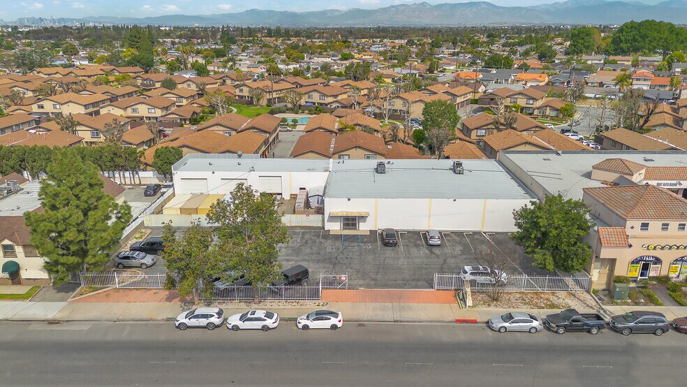 Primary Photo Of 8595 Rosecrans Ave, Paramount Manufacturing For Sale