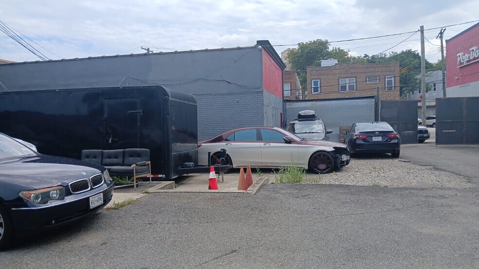 More Photos Of 6103 Metropolitan Ave, Flushing Auto Dealership For Lease