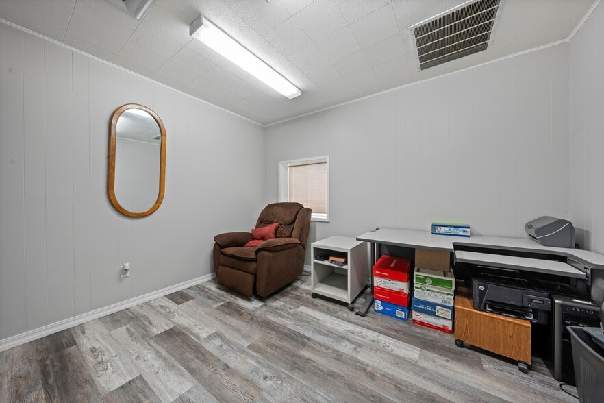 More Photos Of 11 S Cascade St, Kennewick Office For Sale