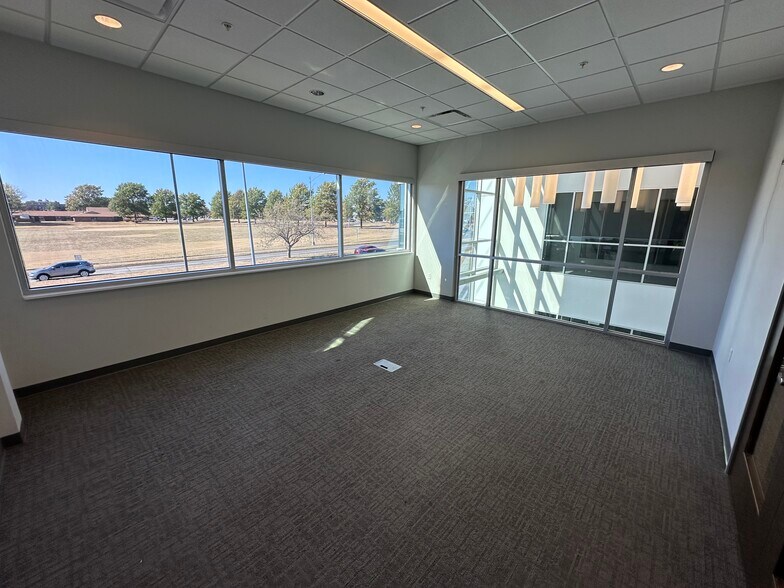 More Photos Of 3100 S National Ave, Springfield Office For Lease
