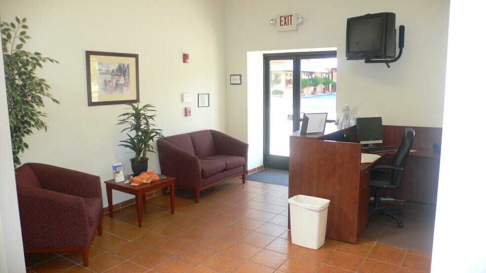 More Photos Of 68 E 11th St, Tracy Office For Lease