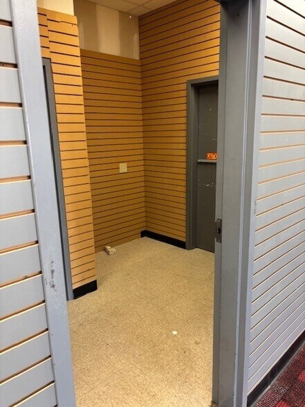 More Photos Of 4325 Vine St, Hays Storefront Retail Office For Lease