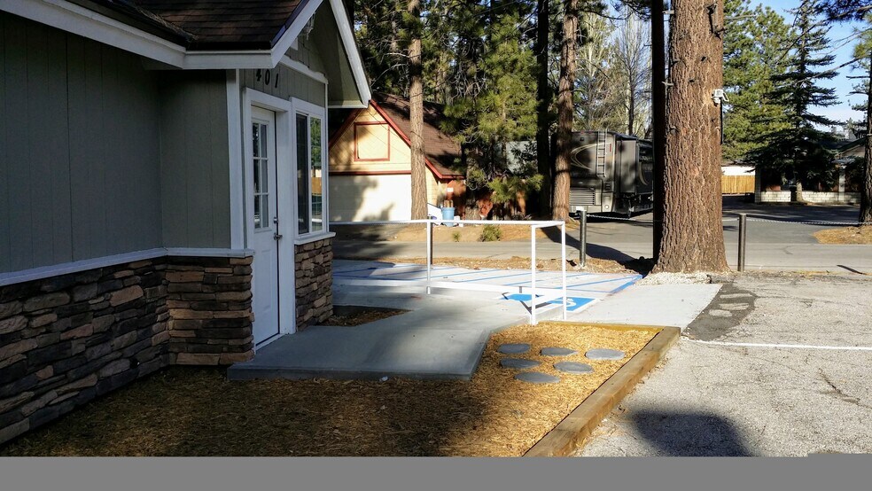 More Photos Of 401 W Big Bear Blvd, Big Bear City Auto Dealership For Lease