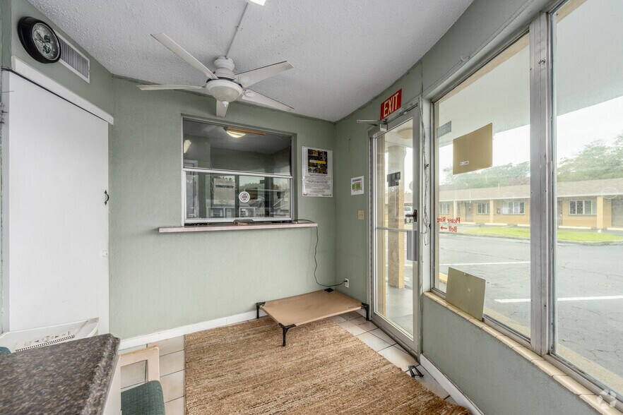 More Photos Of 640 S Ridgewood Ave, Daytona Beach Hotel For Sale