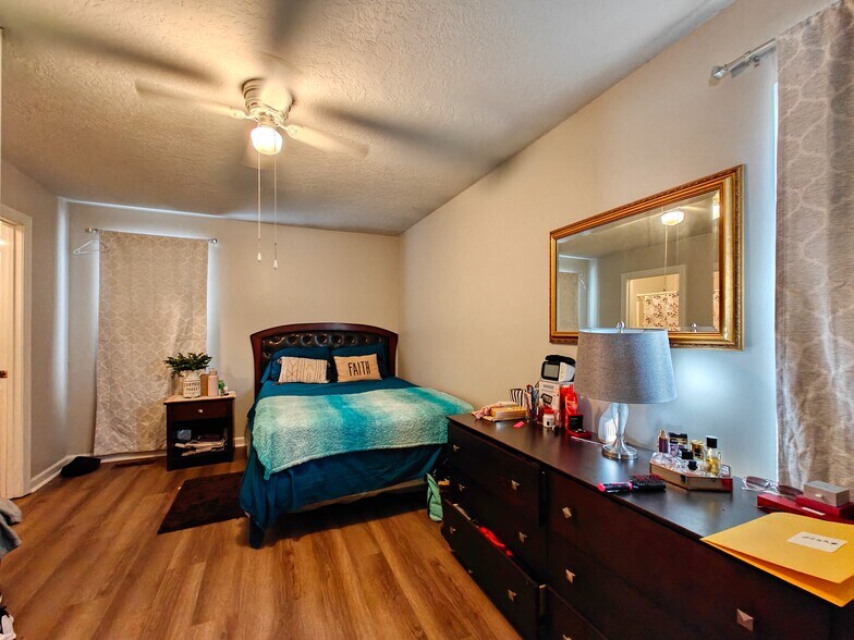 More Photos Of 2401 Viking Dr, Humboldt Apartments For Sale