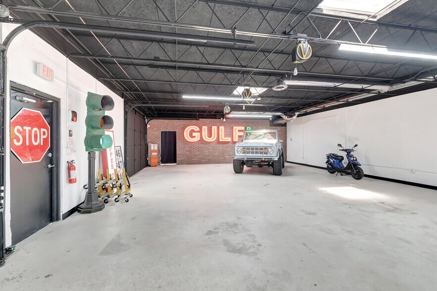 More Photos Of 705 Bond Way, Delray Beach Showroom For Sale