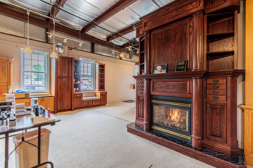 More Photos Of 825 N Pleasant St, Princeton Flex For Sale