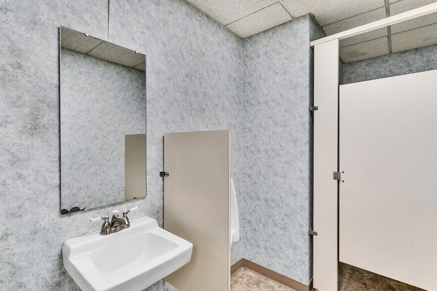 More Photos Of 50 Seco Rd, Monroeville Office For Sale