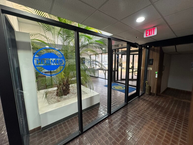 More Photos Of 524 Viking Dr, Virginia Beach Manufacturing For Lease