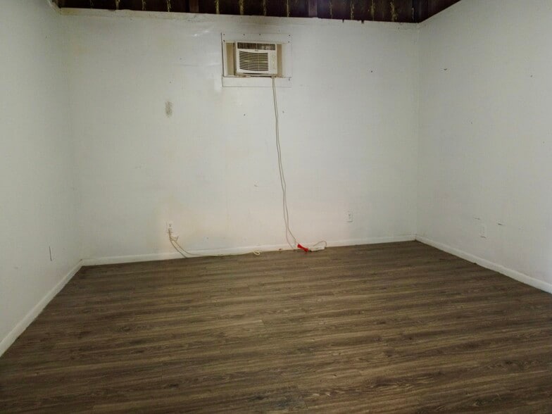 More Photos Of 3095 Highway 11 S, Mansfield Freestanding For Sale