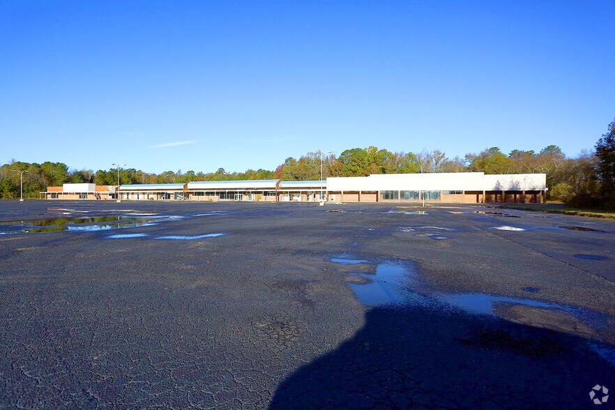 More Photos Of 1301-1333 Carrsville Hwy, Franklin Storefront For Sale