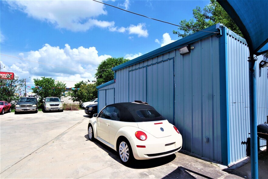 More Photos Of 4800 Rigsby Ave, San Antonio Auto Dealership For Lease