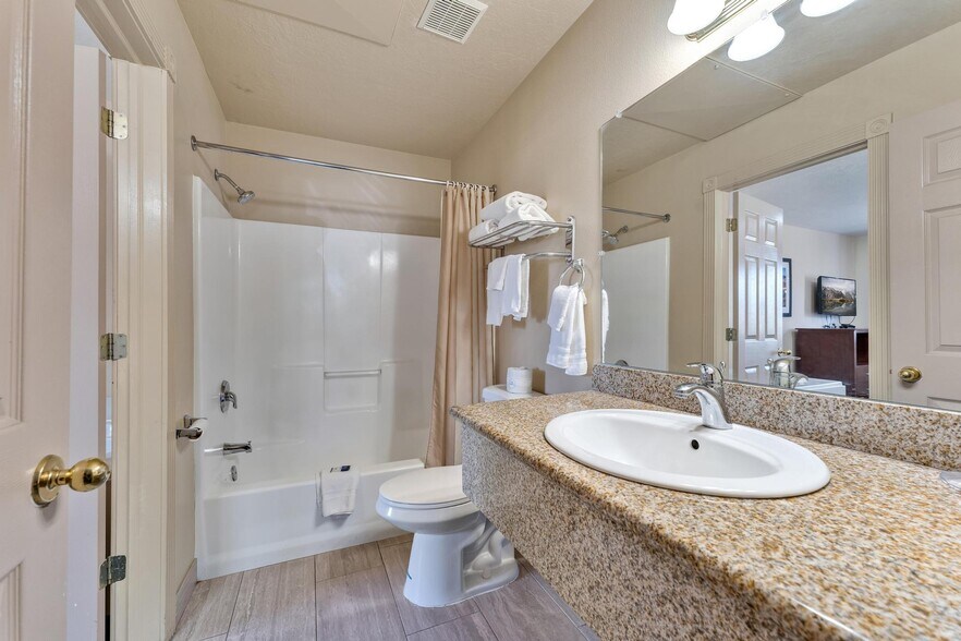 More Photos Of 260 W Main St, Vernal Hotel For Sale