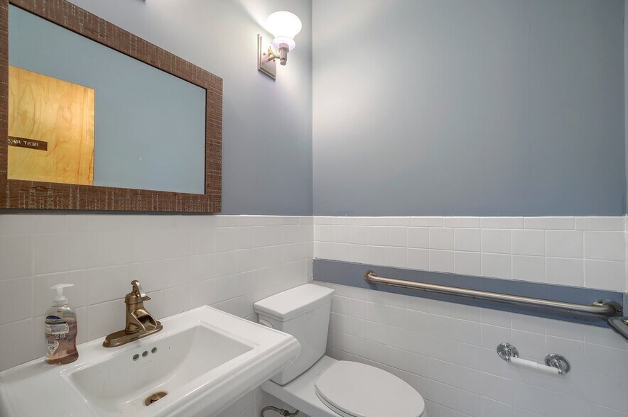 More Photos Of 79 Route 59, Airmont Medical For Lease