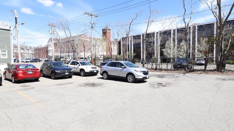 More Photos Of 402-406 Main St, Wakefield Restaurant For Lease