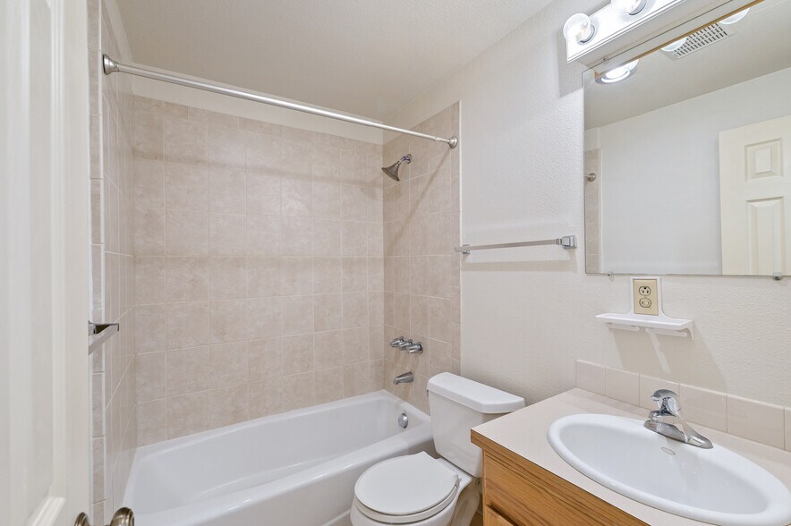 More Photos Of 2318 Yale Ave E, Seattle Apartments For Sale