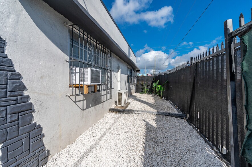 More Photos Of 660-680 NW 71st St, Miami Warehouse For Sale